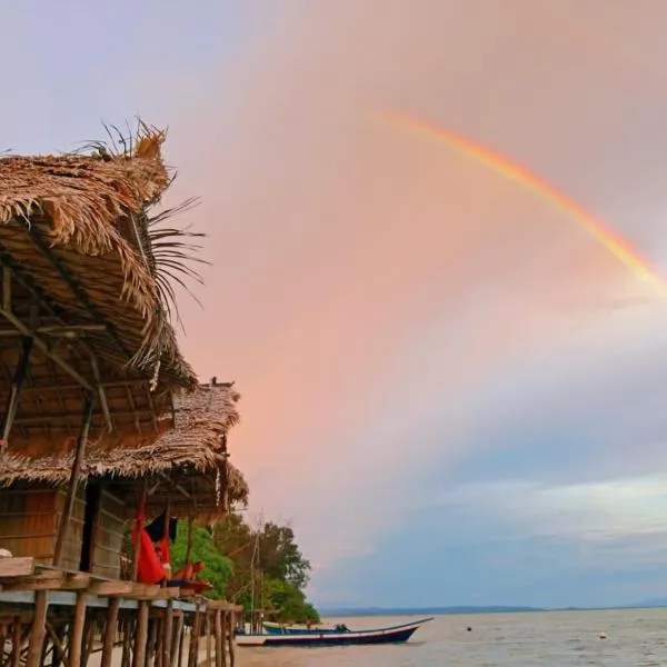 Coco Huts Guest House, hotel v destinaci Waisai