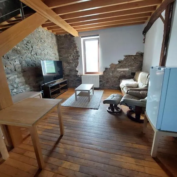 Charming country stone-wood house, hotel in Stavelot