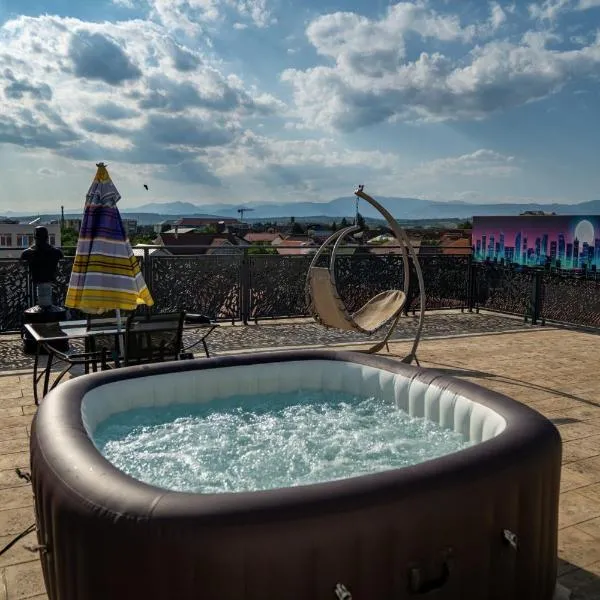 PentGarden penthouse jacuzzi, hotel in Târgu Jiu