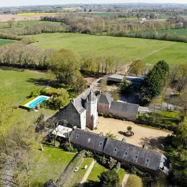 Manoir de Fornebello 16e siècle - Chambres d'Hôtes de prestige avec piscine, hotel em Châtelaudren-Plouagat