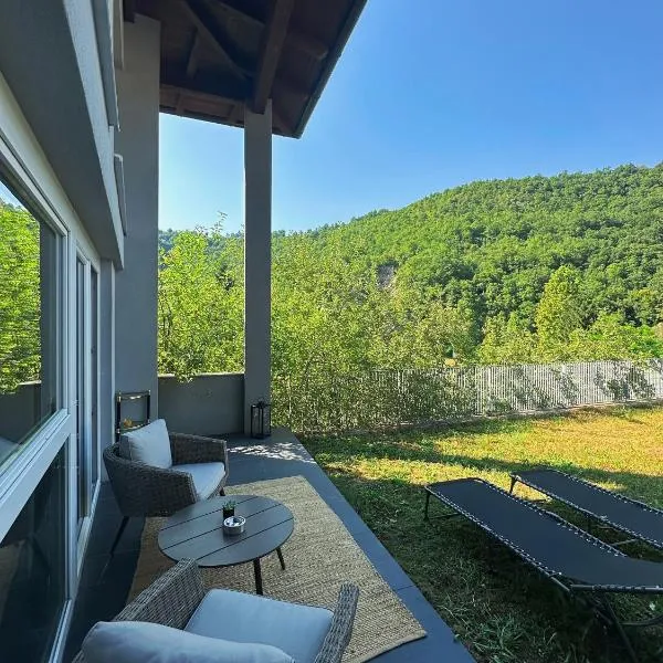 Layal Residence Exclusive 2 Floor House with Terrace, hotel di Bihac