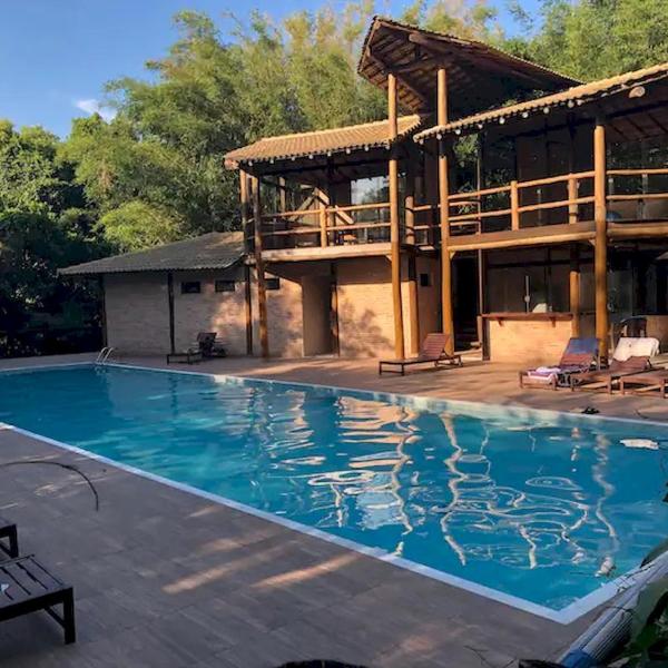 Casa boutique com piscina e natureza em Paúba