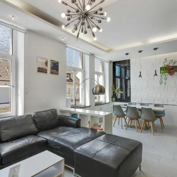 Moderne & Rustikale Wohnung I kostenlose Parkplätze in der Nähe I Zentral I Nähe Köln Messe Deutz I Top Anbindung, hotel en Eitorf