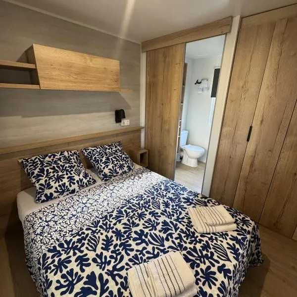 Bungalow 575 6 à 8 pers, Wifi gratuit, Camping 4 étoiles Lac des Rêves Vue Exceptionnelle sur le lac sans vis à vis, Hotel in Lattes