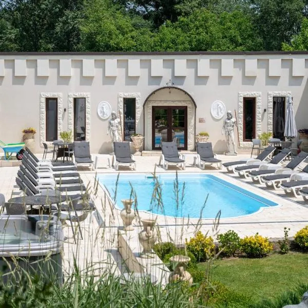 La Conac Resort, hotel in Hulubeşti