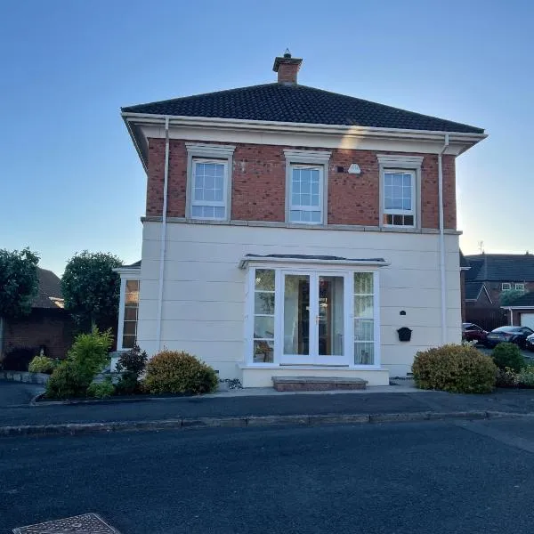 Carnbeg Green, hotel in Cookstown Junction