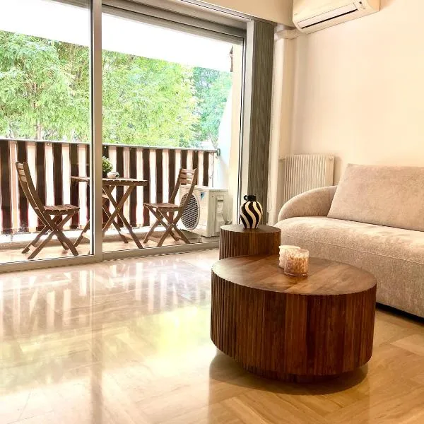 Studio Standing 100m de la mer avec balcon Fort Dauphin, khách sạn ở Antibes