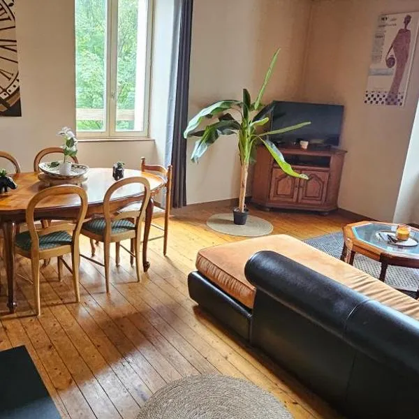 appartement entier, 2 chambres, 7 couchages, tout équipé, hôtel à La Forest-Landerneau