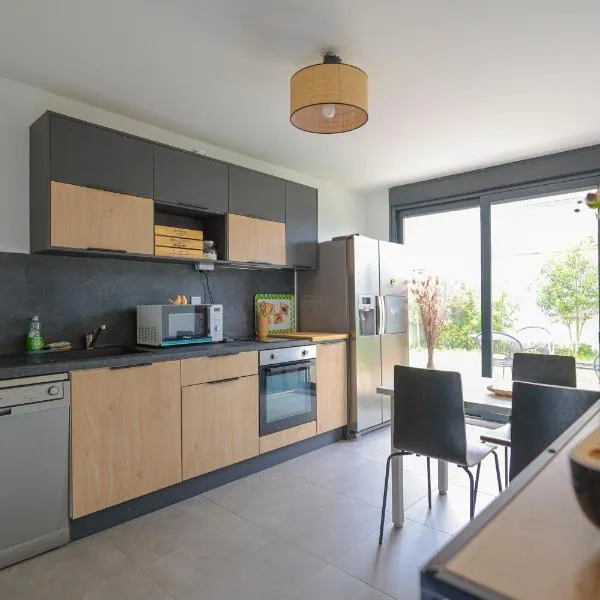 Logement cosy neuf avec jardin, hotel v destinaci Mions