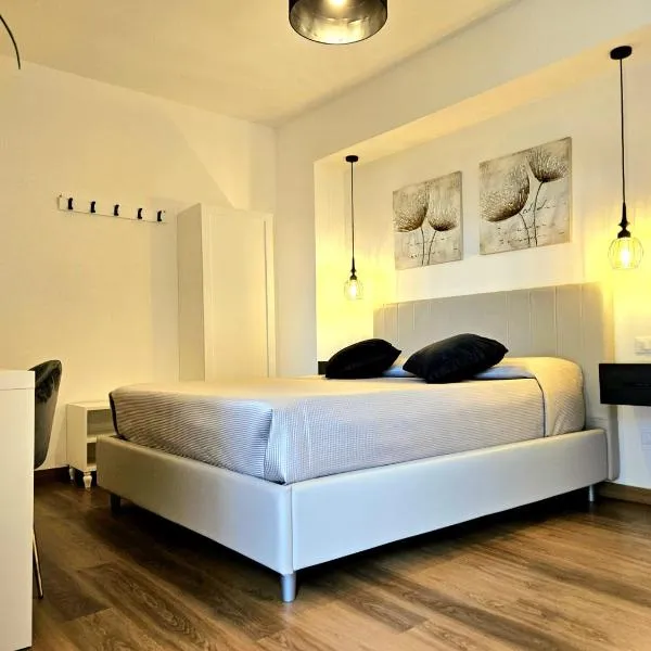 N'Est - Camere di design in centro storico a Orosei, hotel in Orosei
