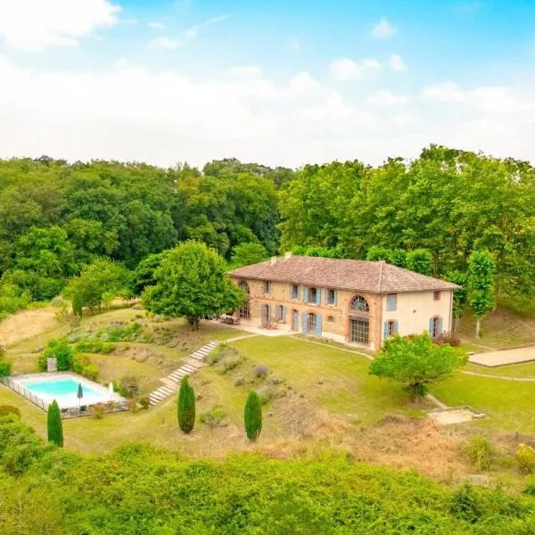 Magnifique grand gîte entier avec piscine et vue, готель у місті Lézat-sur-Lèze