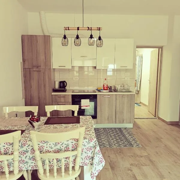 Apartment Nada, hotel in Izola