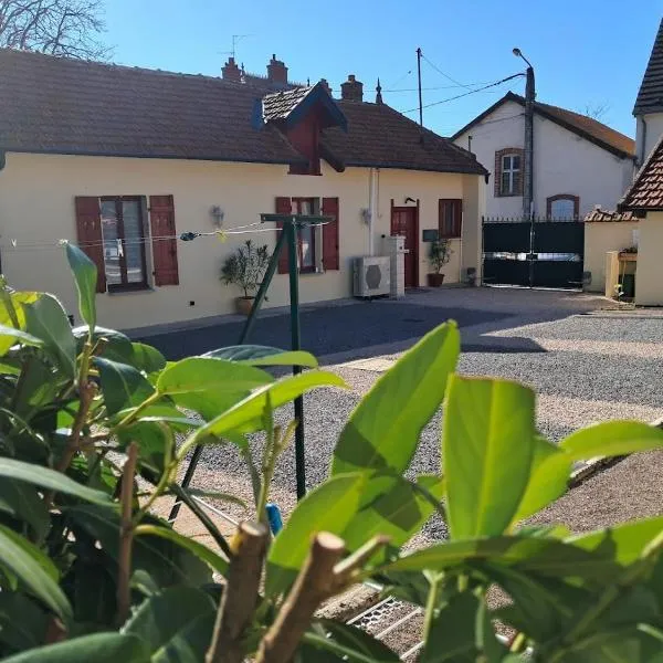 F3 80 m2 Longére plain pied au centre auxonne., hotel v destinaci Auxonne
