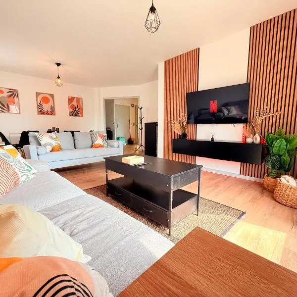 Maison rénové 10 prsn Parking privée & Balcon Proche Gare-Viotte, hotel em Besançon