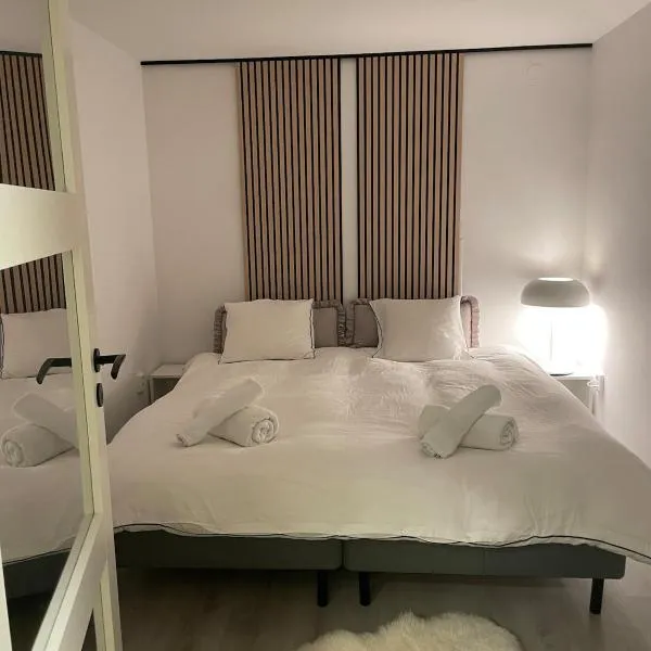 Apartment near Arlanda Airport Stockholm including parking, hotel in Rosersberg