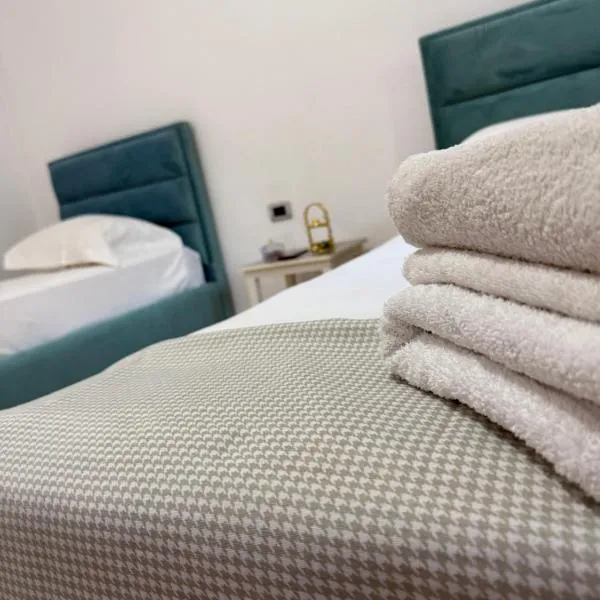 Cozy Room Close to the Airport, hotel in Kamëz