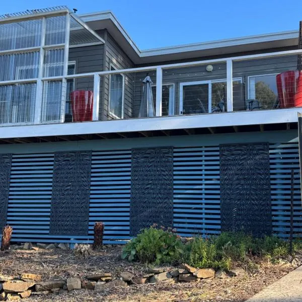 Views of the Tamar River, hotel v destinaci Clarence Point