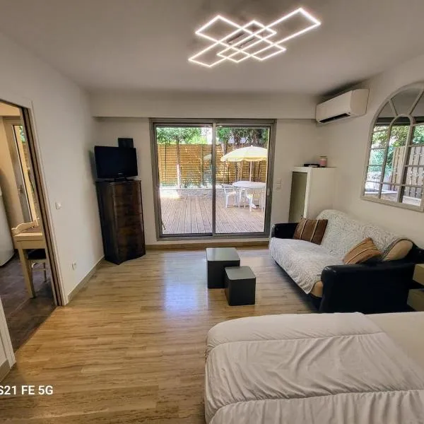 Ferber Garden - Appartement de charme avec deck privé, hotel v Nici