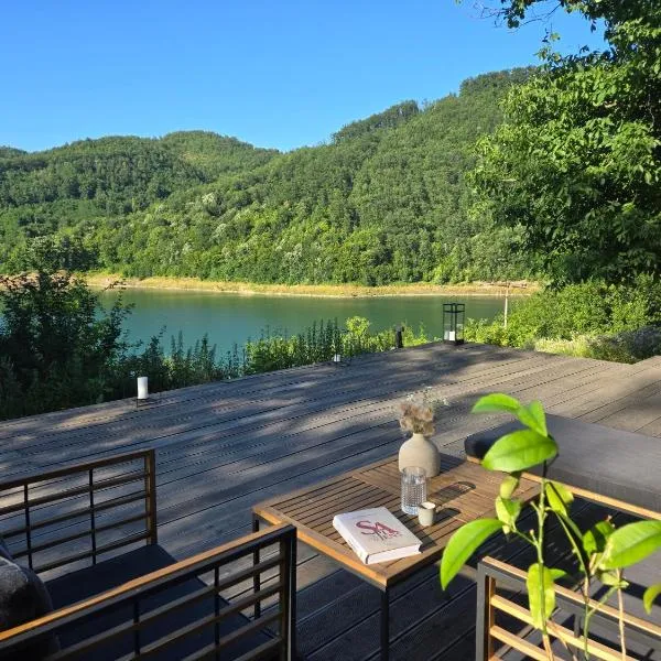 Blackberry Cabin lakeside escape, hotel in Tubravić
