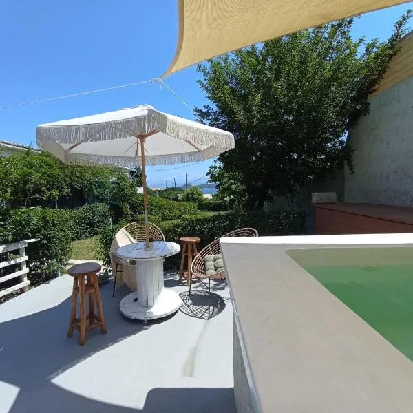 Wooden Summer House, hótel í Mantoúkion