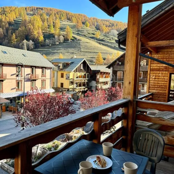 Cozy 4 bedroom duplex apartment, spa residence, hôtel à Abriès