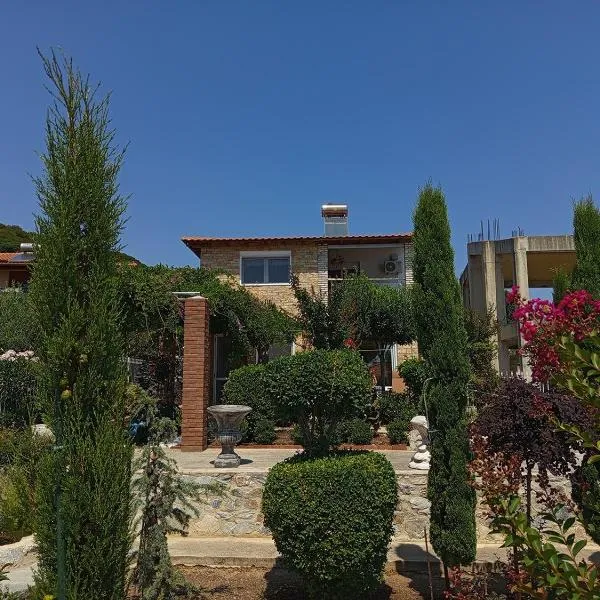 Blue Paradise Villa, хотел в Karianí