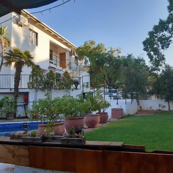 The Olive Tree Guest House, hotel v destinaci Springbok