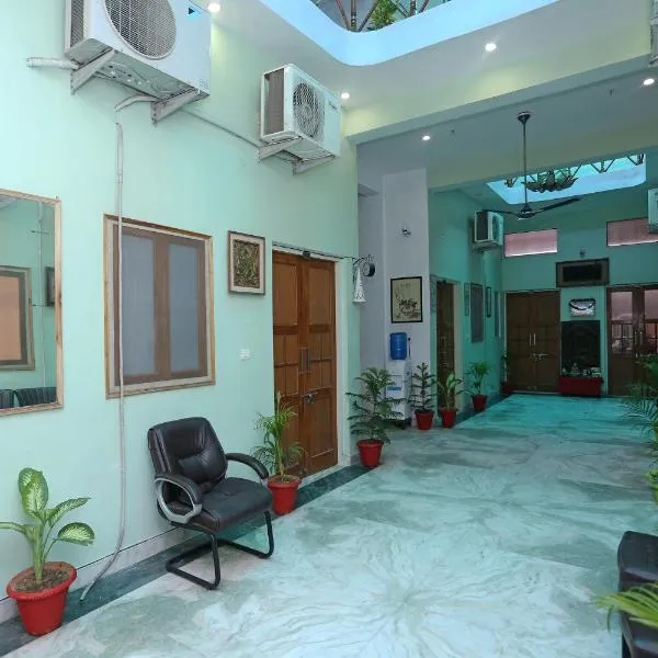 Super Collection-O Sara Grand Near Ram Manohar Lohia hospital, hotell sihtkohas Chinhat