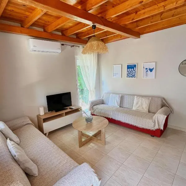 Wooden Loft 3min Walk to Beach, hotel in Alexandroupoli