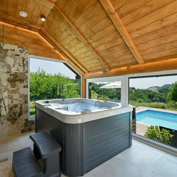 Private Villa with Pool and Jacuzzi Dreamy Hill, hotel em Pregrada