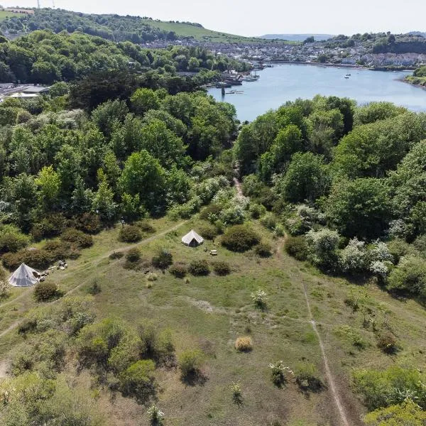 Stones and Stars Boutique Glamping in Radford Quarry, hotel in Plymouth