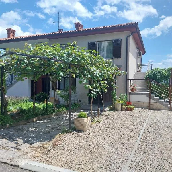 Apartma Bernardka, hotel di Žusterna