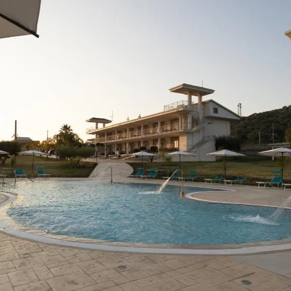 LA PERLA MARE- Wi-fi and free parking, hotel in Capo Vaticano