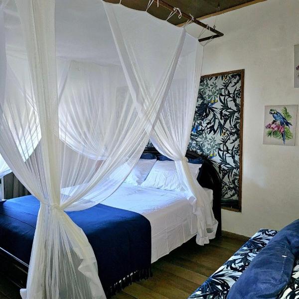 Belíssima casa 2 suites beira mar em condomínio com piscina, pe na areia - Foto 2