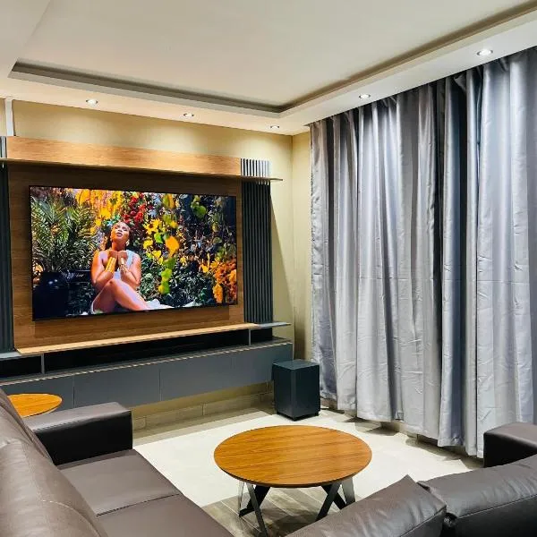 Que Self Catering Apartments, хотел в Габороне