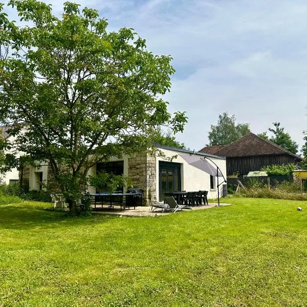 Maison éco-chic 4 chambres proche Lac et Troyes jardin WiFi nigloland, hotel en Lusigny-sur-Barse