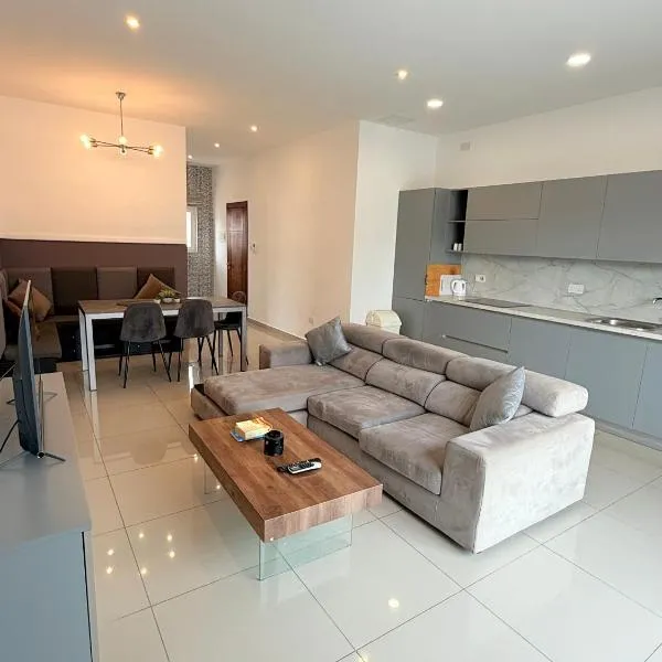 2 Palm Beach Penthouse - Seaview, ξενοδοχείο σε Baħar iċ-Ċagħaq