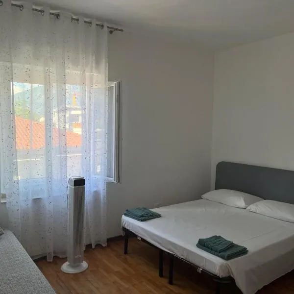 Alloggio peonia, hotel in Riva del Garda