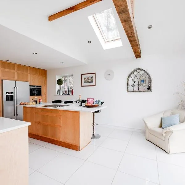 Harbourways Emsworth, Pet Friendly Coastal Retreat, Contractors & Leisure, Free Parking, Walk to Pubs、エムズワースのホテル