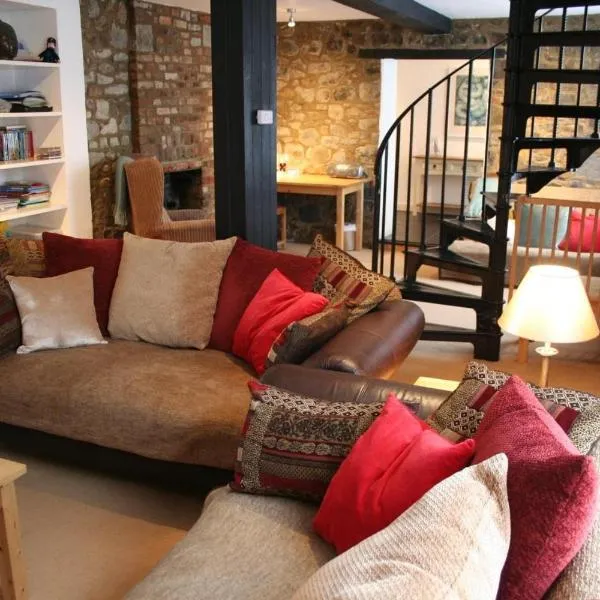 Stylish 4Bed Cottage with parking near town and beach, hotel v destinaci Lyme Regis