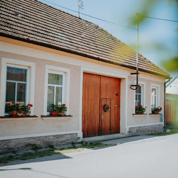 Dráchovský dvorek, hotel u gradu Dráchov