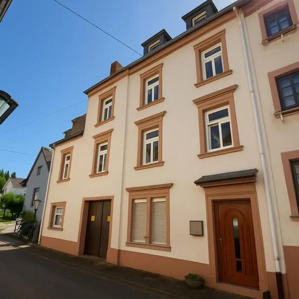 Modernes Stadthaus im Zentrum, 10 Betten 3 Schlafzimmer, hotel in Merzig