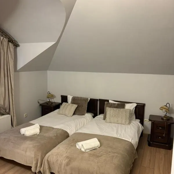 Zloty dworek, hotel a Rembelszczyzna