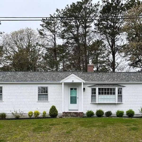 Cape Cod Cottage by Leavetown Vacations, hotel in Dennis Port