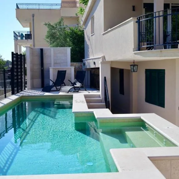 GV - Holiday home with MagnaPool, khách sạn ở Makarska