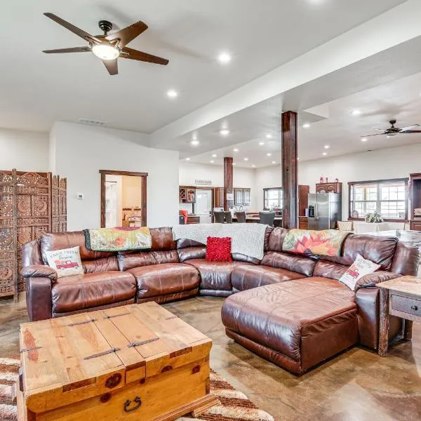 Pet Friendly 'Daydreamers Guest Ranch' on 60 Acres, hotel en Lingle