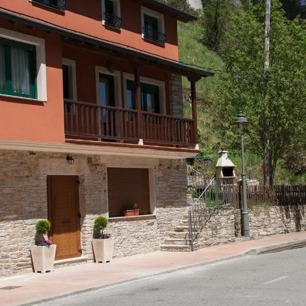 Hostal El Recanto: Vega de Valcarce'de bir otel