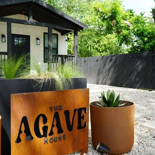 Cozy 1BR Tiny Home near Downtown and NB Rivers, Hotel in New Braunfels