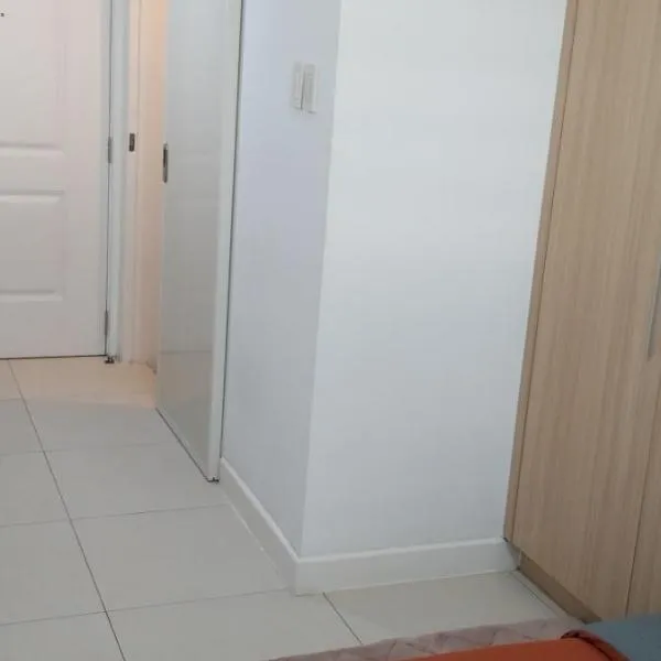 The Residences at Commonwealth - Roxas West Tower, hotel i Manila