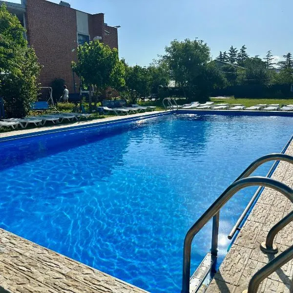 Napoli Nataxtari hotel,pool,bar,kamping, hotel v destinaci Natakhtari